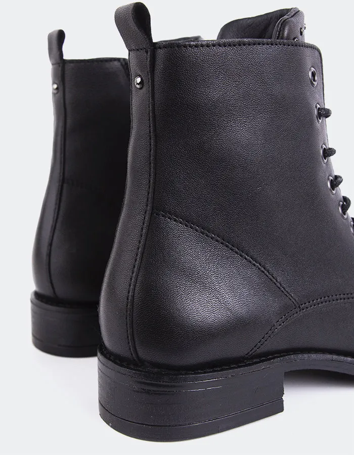 Progressive Outfit Daiki Black Leather