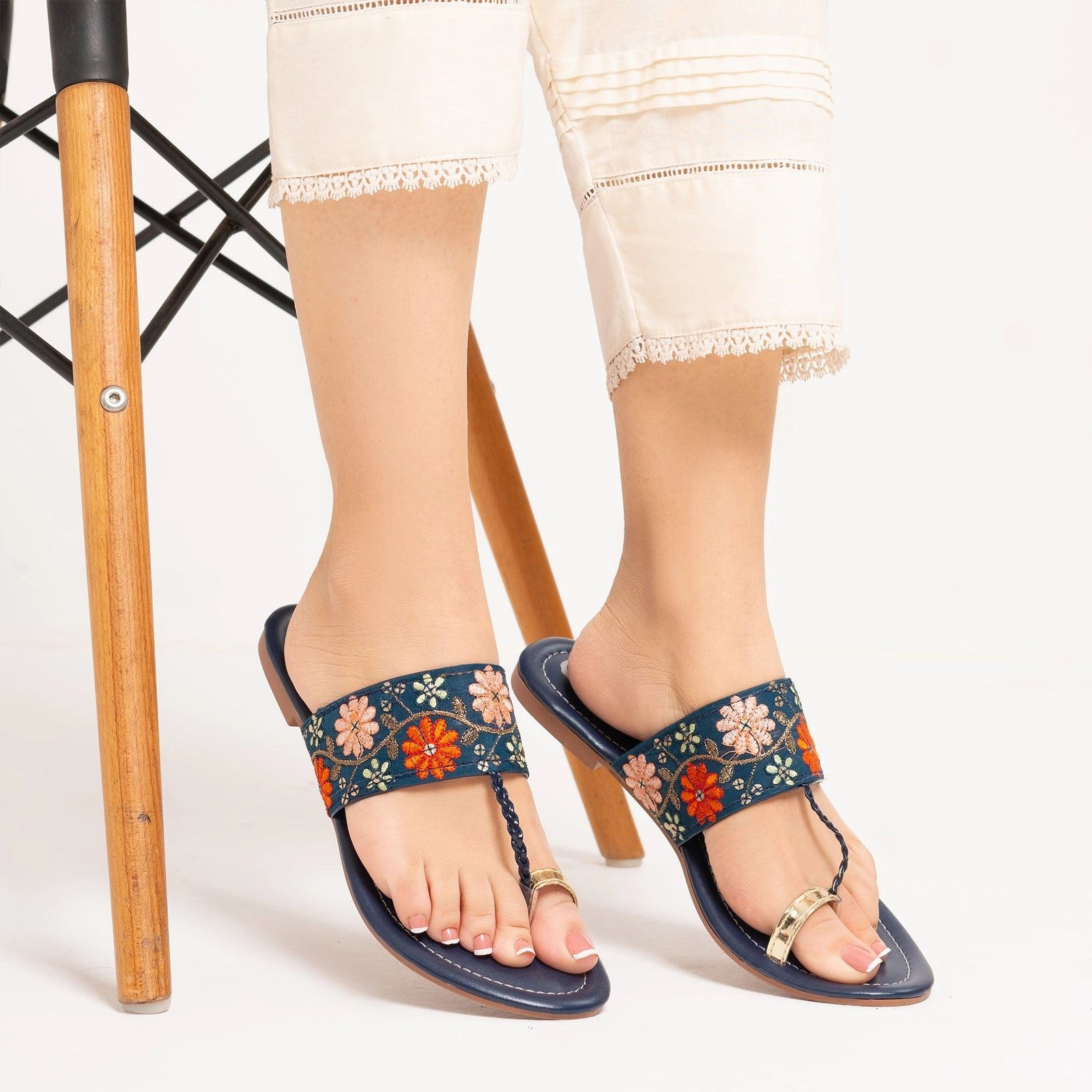 Motion Clarity Women'S Floral Kola Puri