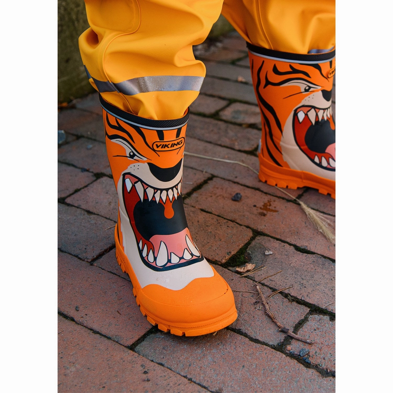 Lightweight Living Viking Orange/Multi Jolly Print