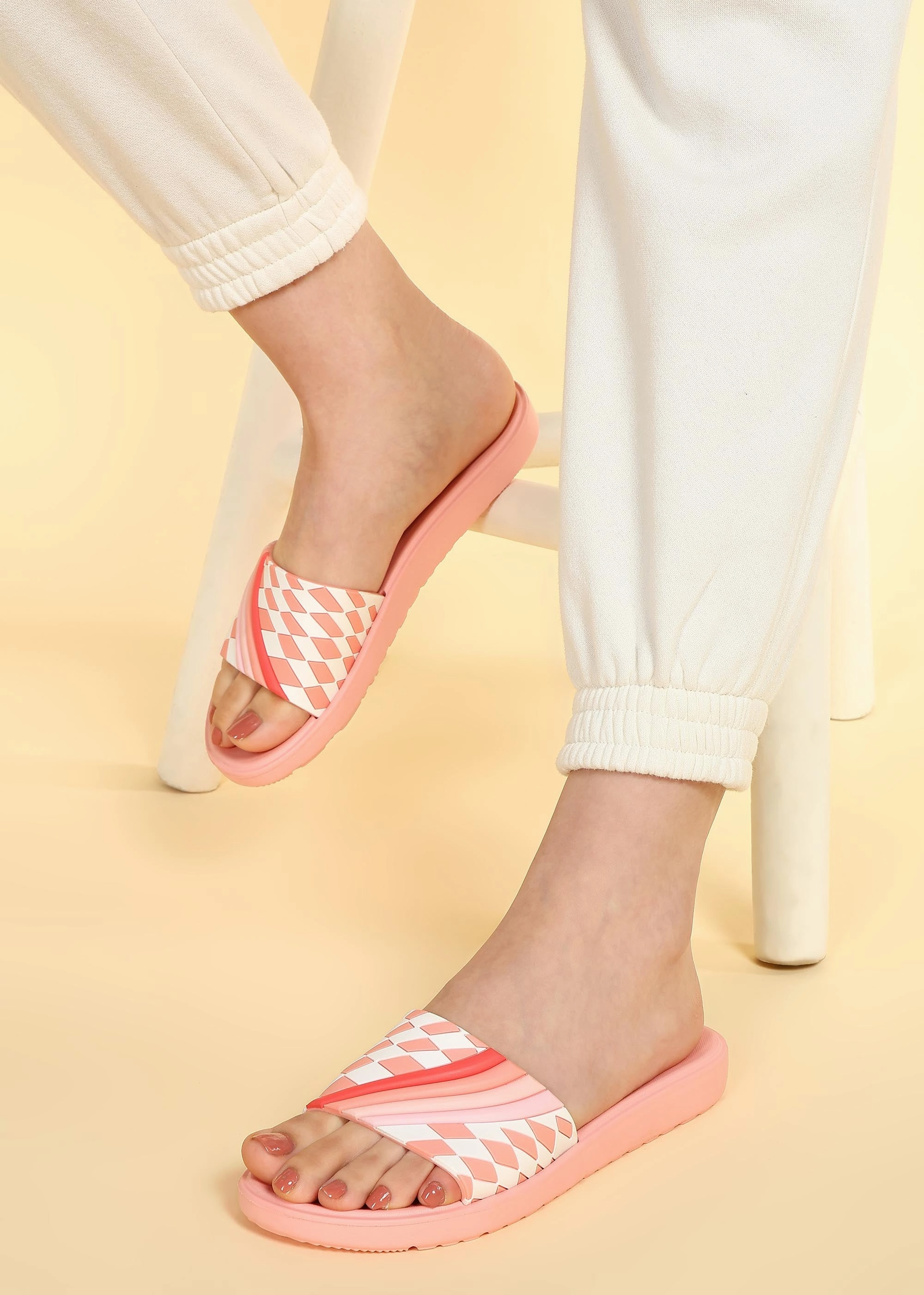 Comfort All Ways Paragon Women'S Peach Sliders With Cushioned Sole For Everyday Use