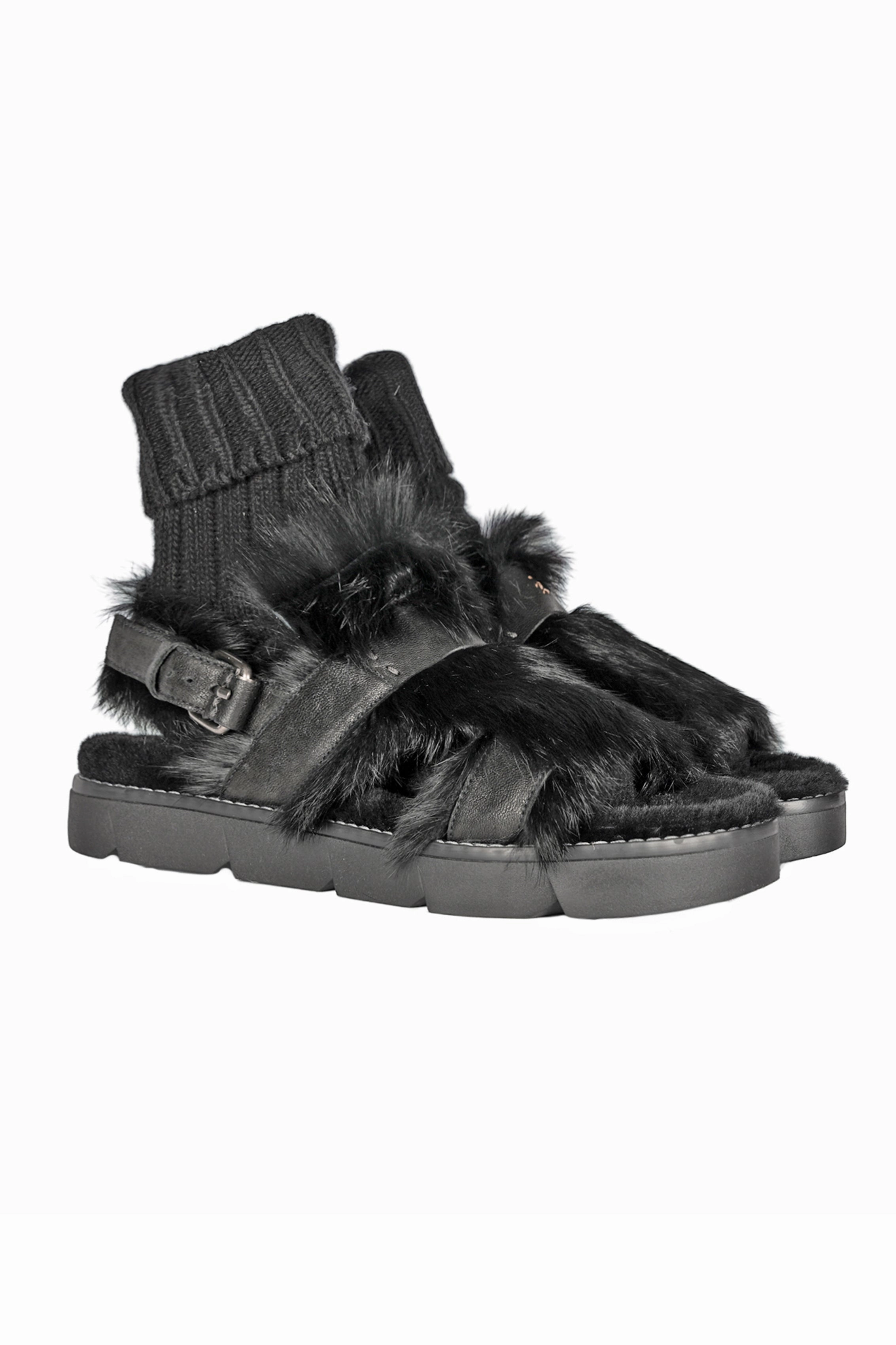 Leather Vegetal Wash Sandal With Fur In Nero Everyday Innovation