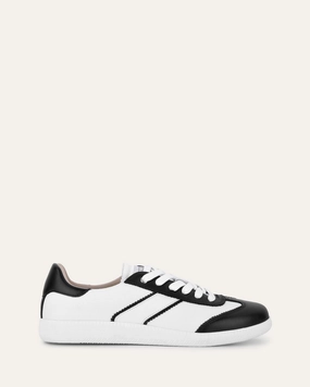 Lola Sneakers Black White Leather Designed For Presence