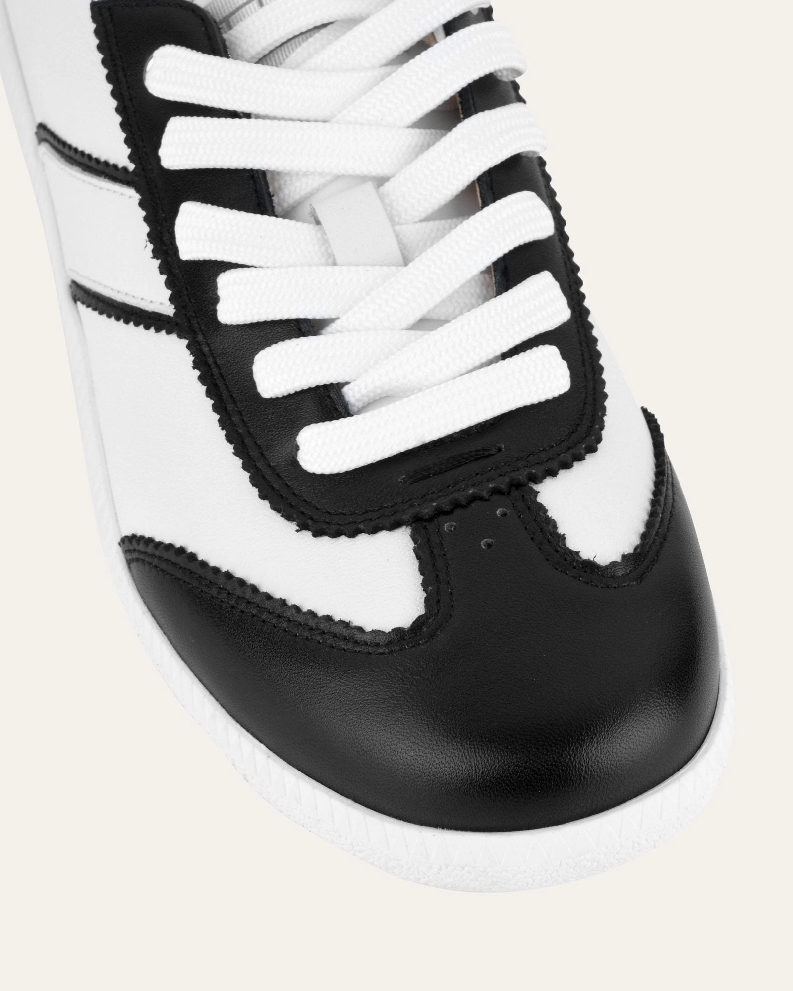 Lola Sneakers Black White Leather Quiet Cool