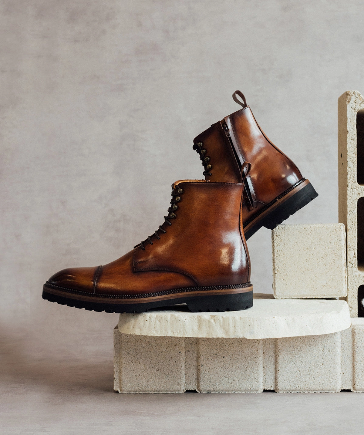 Alessandro Patinated Brown Ankle Boots Form Meets Calm Day-To-Day Fit