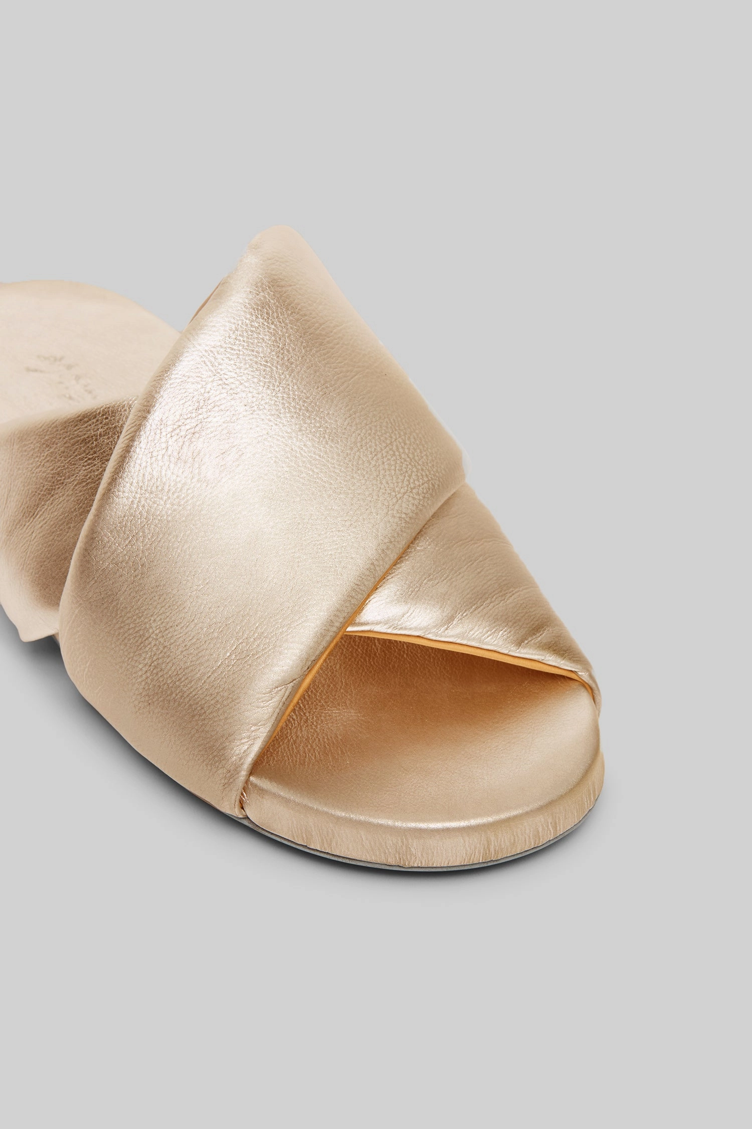 Spanciata Laminated Leather Slide Sandal In Platino Everyday Function