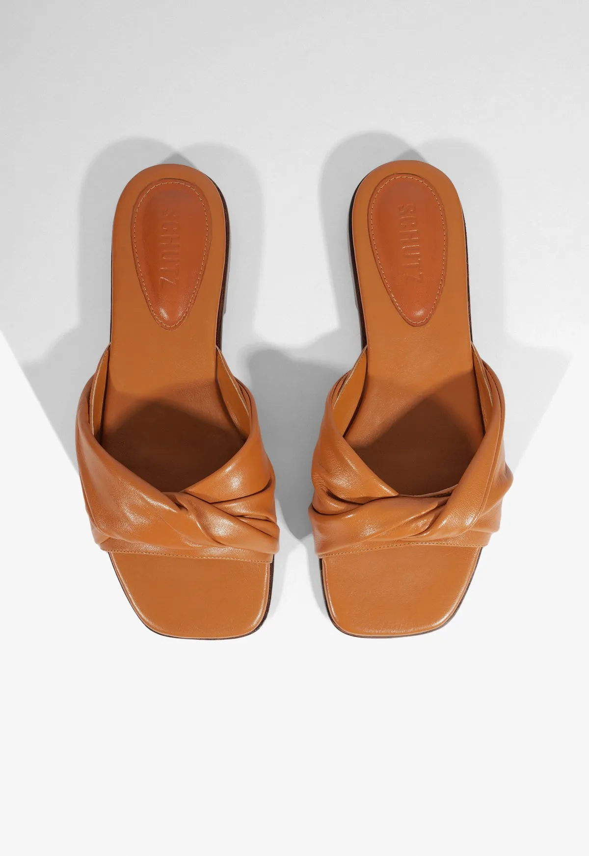 Relaxed Motion Designed For Fluidity Lori Brown Leather Flat Sandal