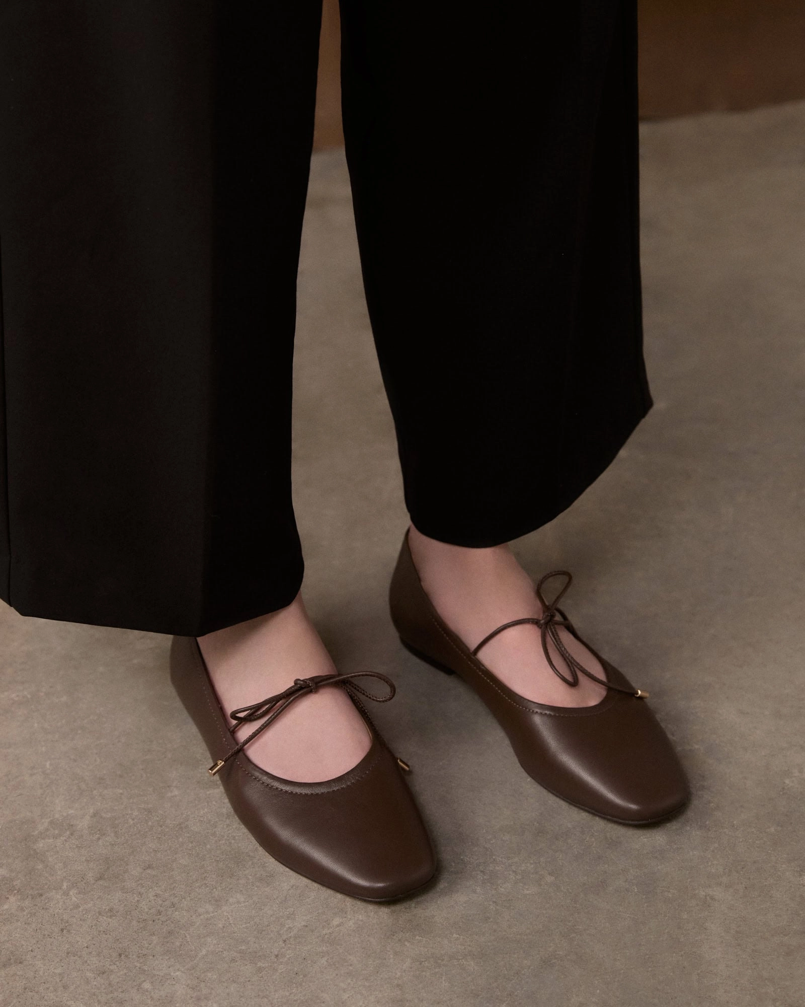 Layered Motion Refined Edge Petal Casual Flats Dark Rye Leather