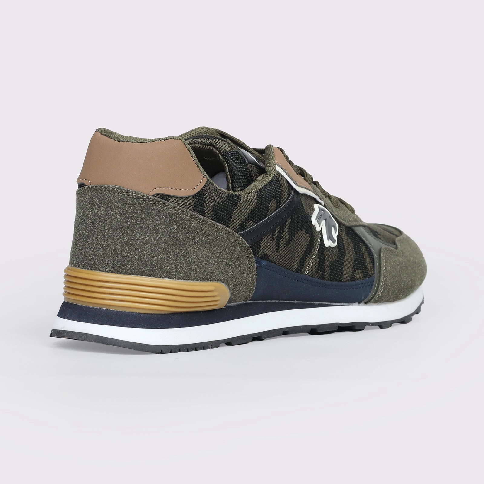 Stylish Lightweight Sneakers For Men Minimal Focus
