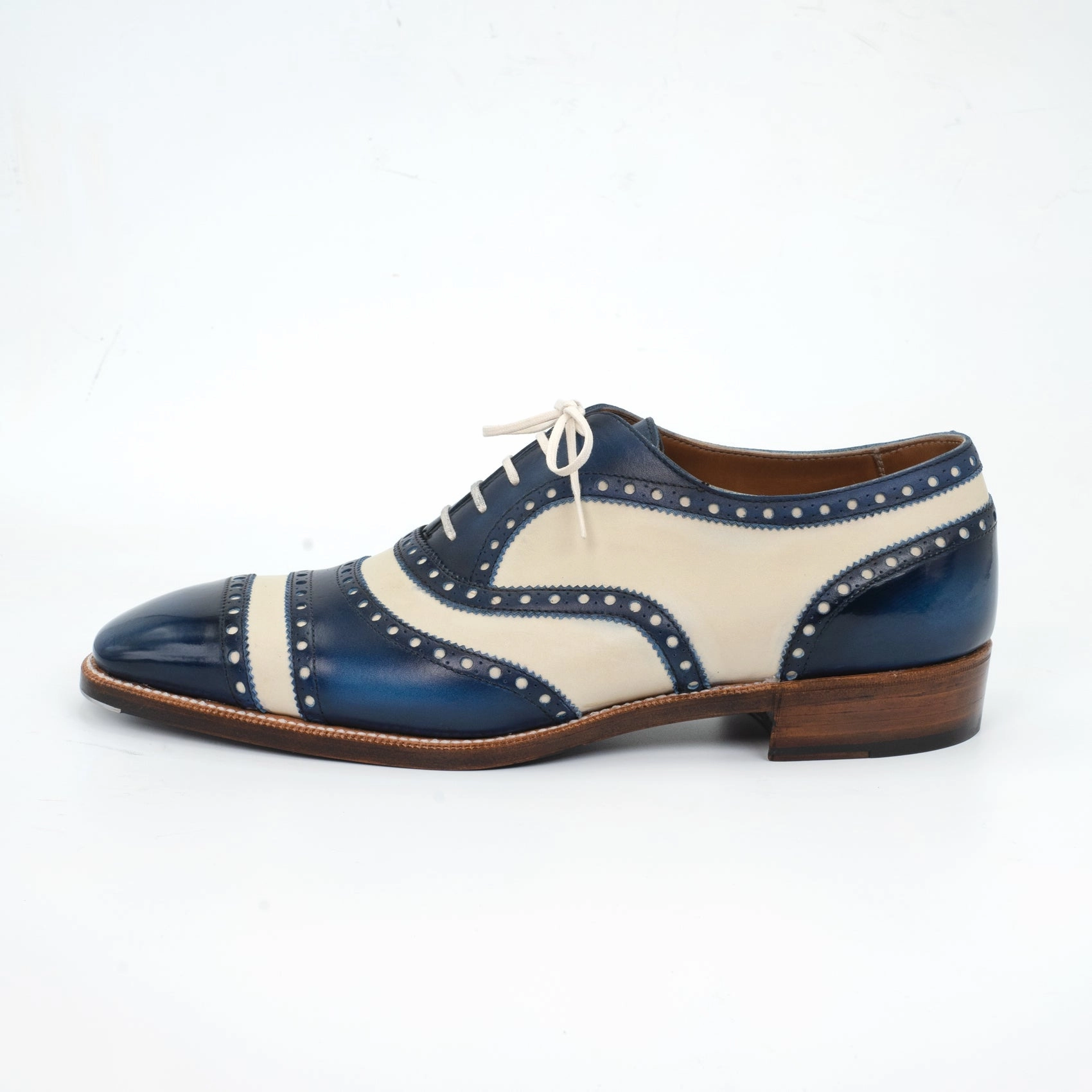 Spectator Full Oxford Mto - Blue & Cream Essence Of Movement Built To Adapt
