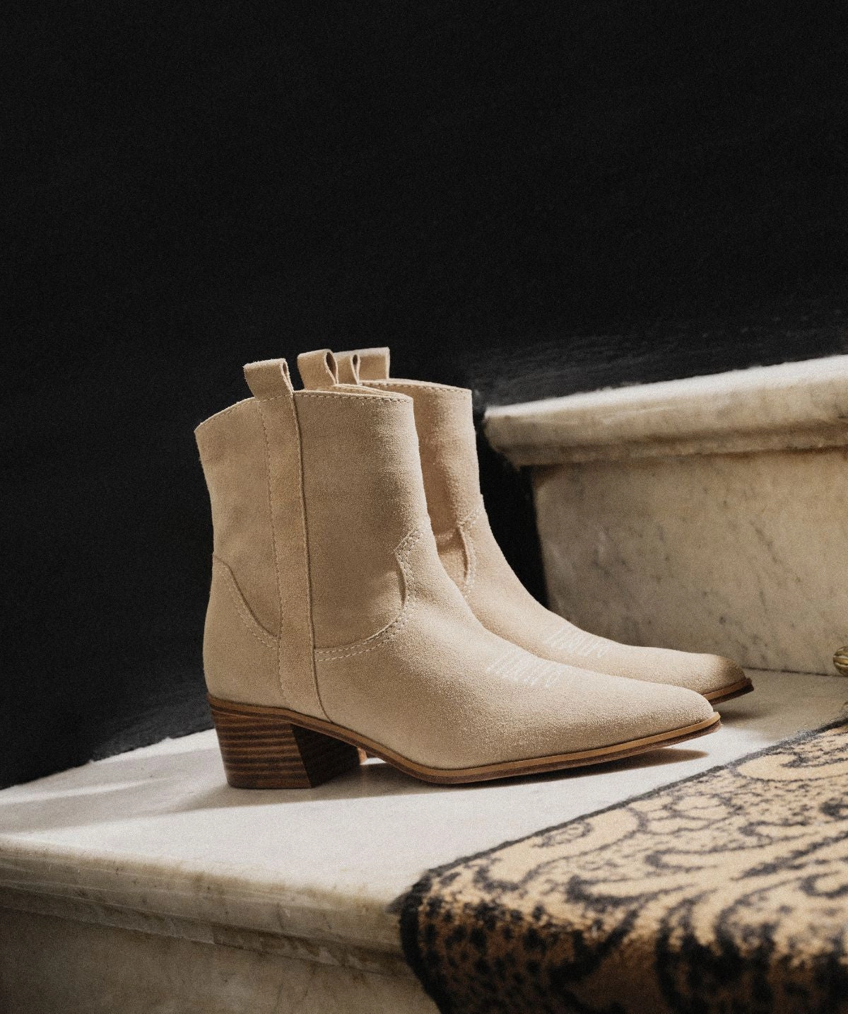 Refined Urbanism Form-Light Fit Lise Beige Cowboy Boots