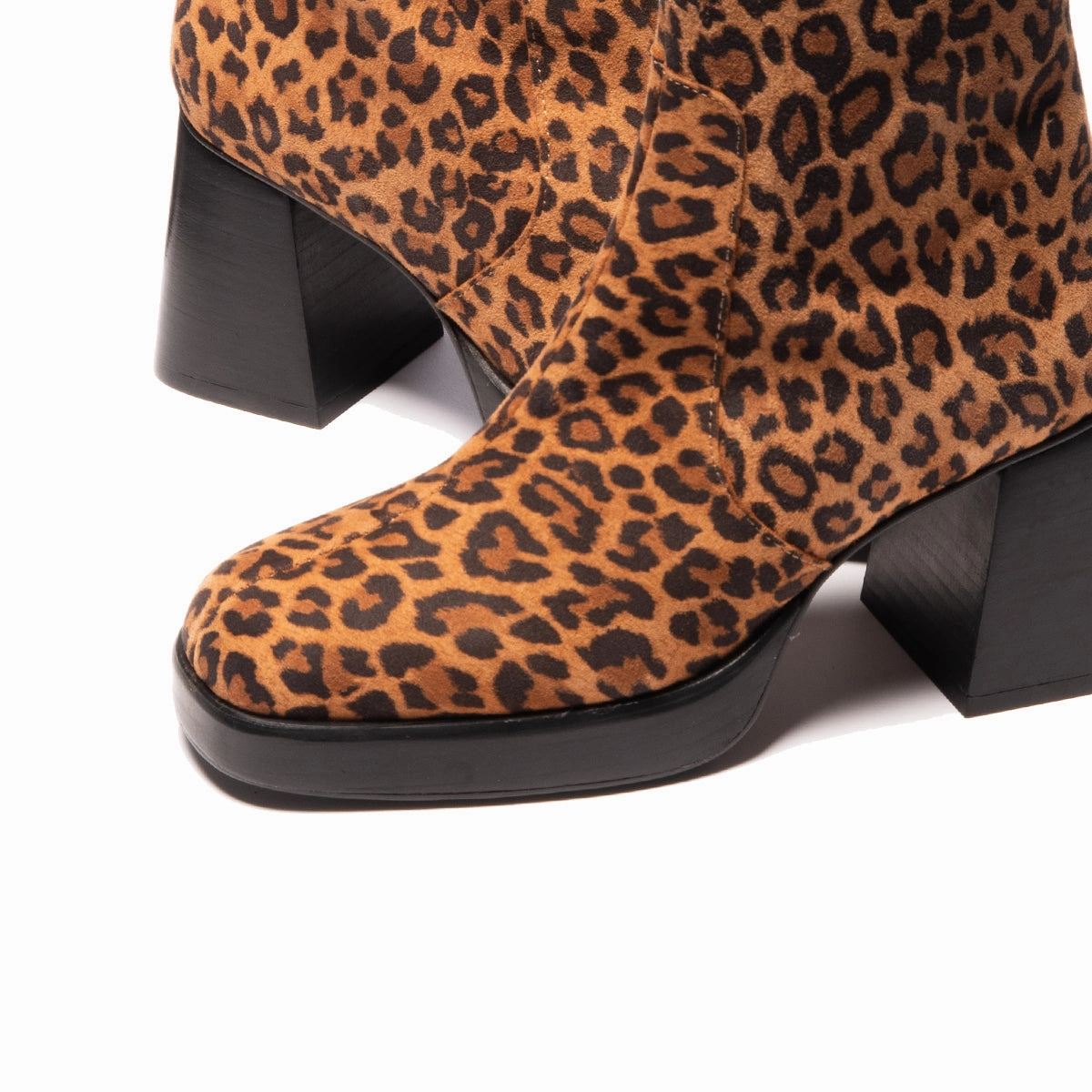 Sullivan Tan Leopard Universal Fit