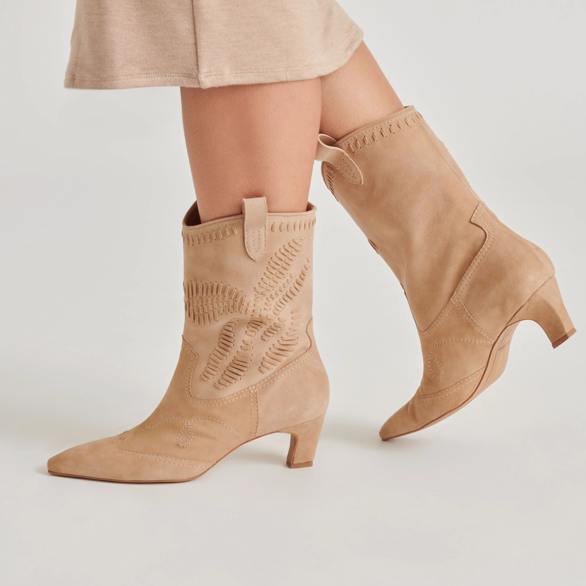 Tavla Boots Camel Suede Designed For Presence