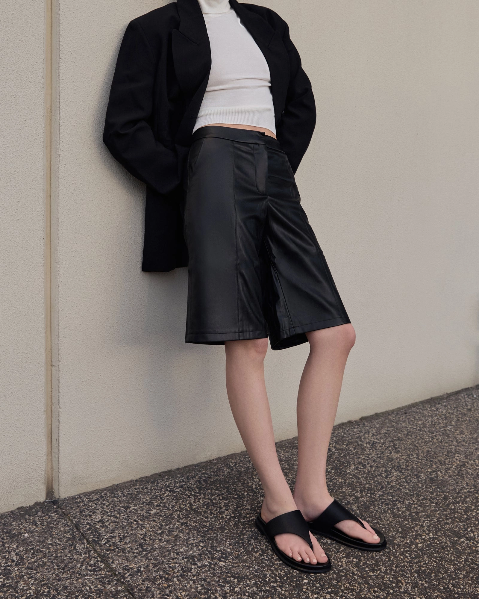 Modern Rhythm On-The-Go Style Toby Flat Sandals Black Leather