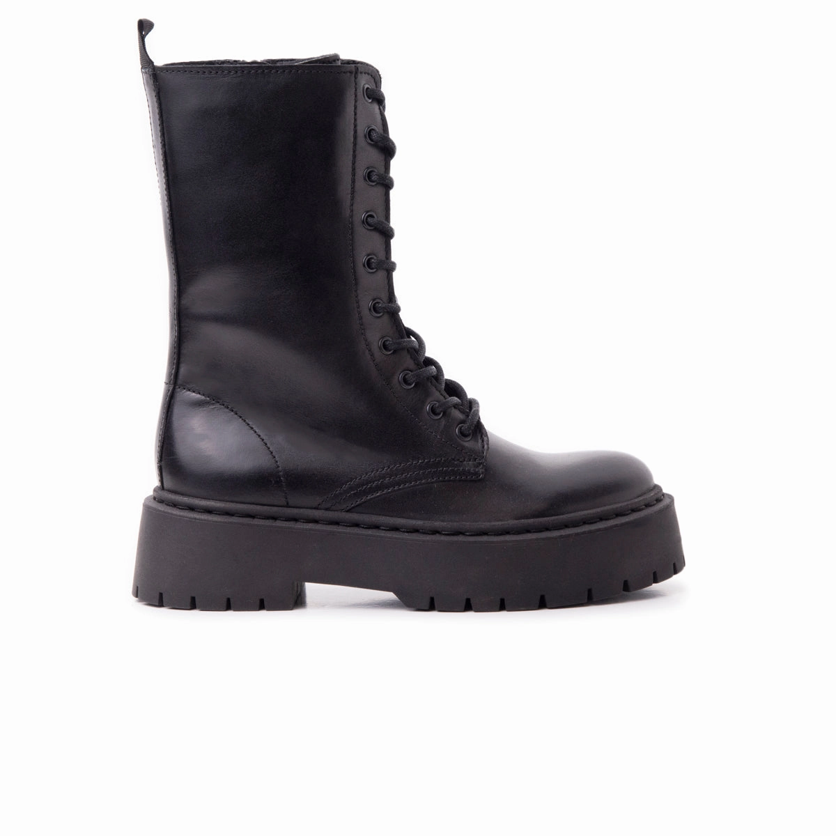 Tuque Black Leather Purpose-Led Go-Anywhere Style
