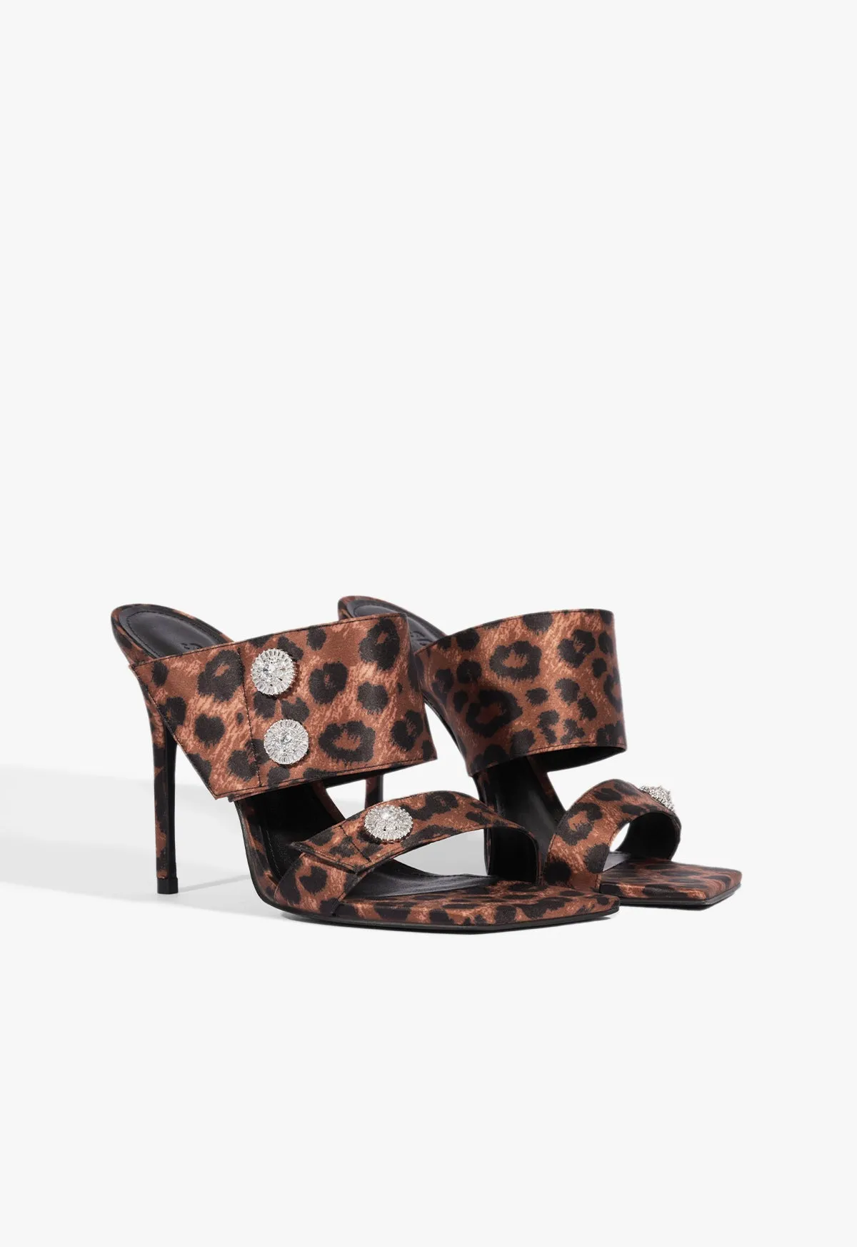 Yasmeen Sandal Instant Outfit