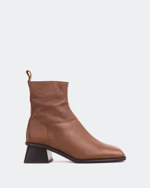 Active-Inspired Style To Move Holts Tan Leather
