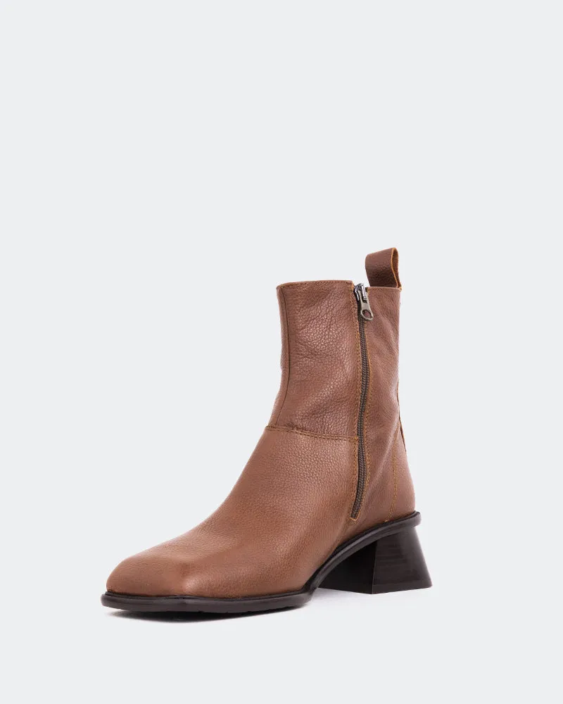 Holts Tan Leather Laid-Back Luxe Cool Rhythm