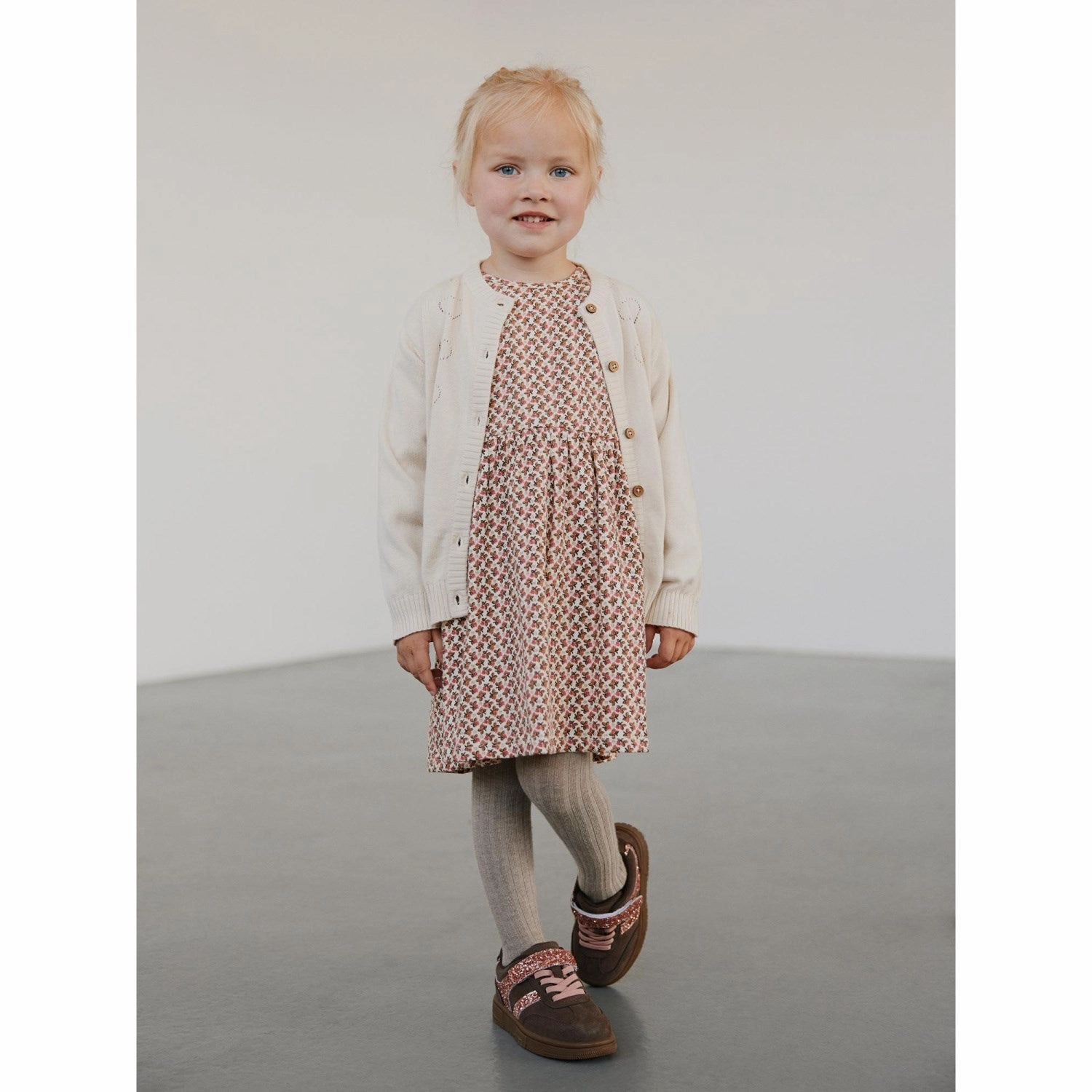 Style Meets Tech Subtle Performance Sofie Schnoor Brown Shoe Velcro
