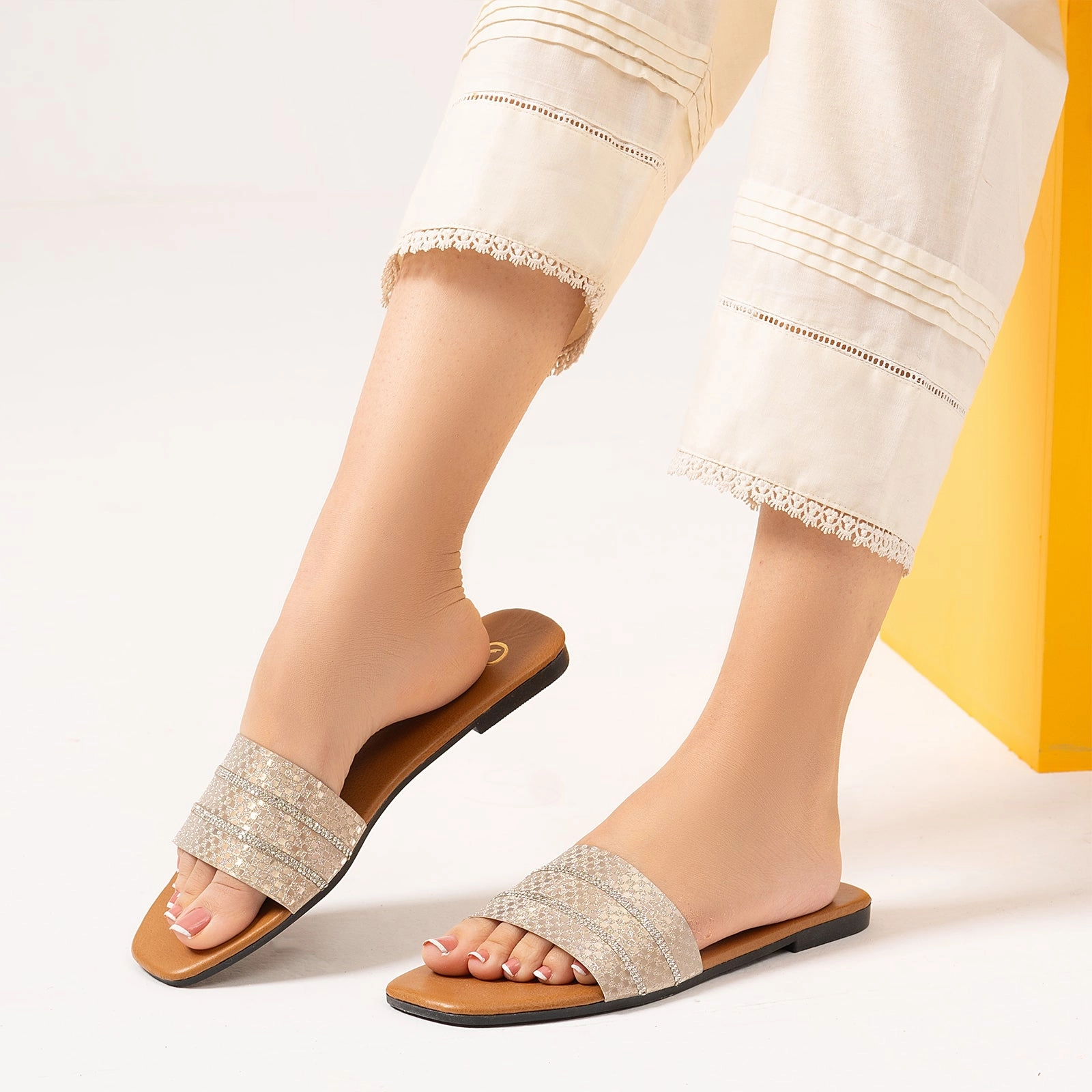 Confident Comfort Women'S Shinny Slippers
