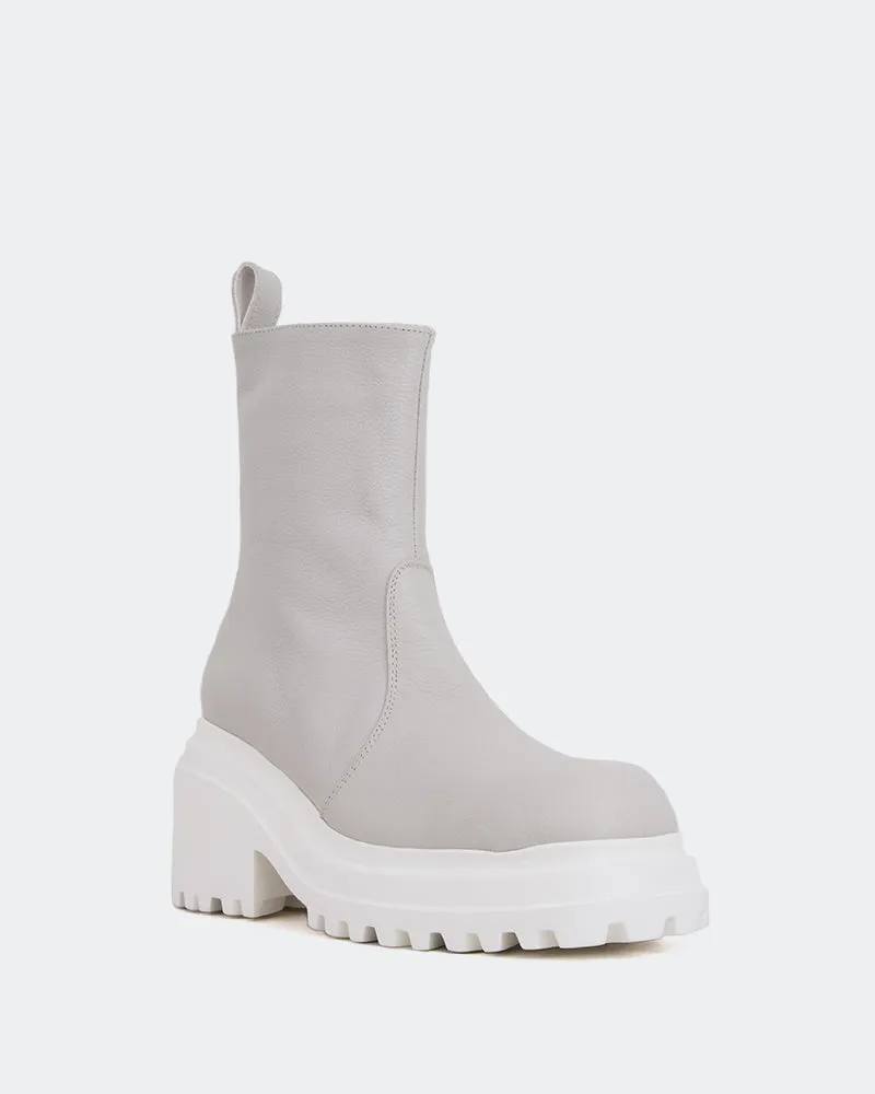 Motion Clarity Go Further Ike Off White Leather