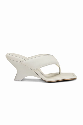 Ready To Flex Refined Flowwear Gia 6 Leather Thong Sandal In Ivory