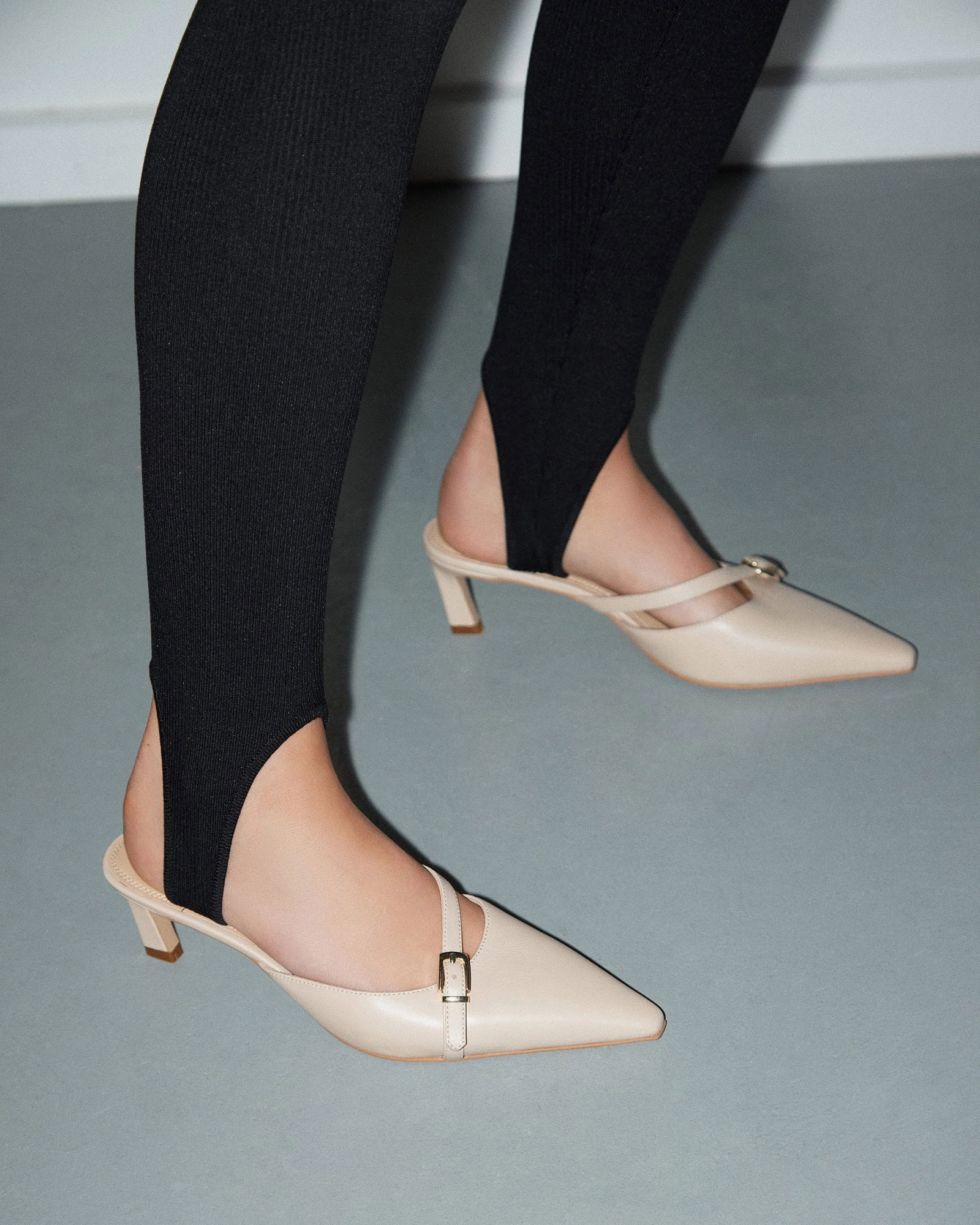 Progressive Tone Leona Low Heels Shoe Sand Leather