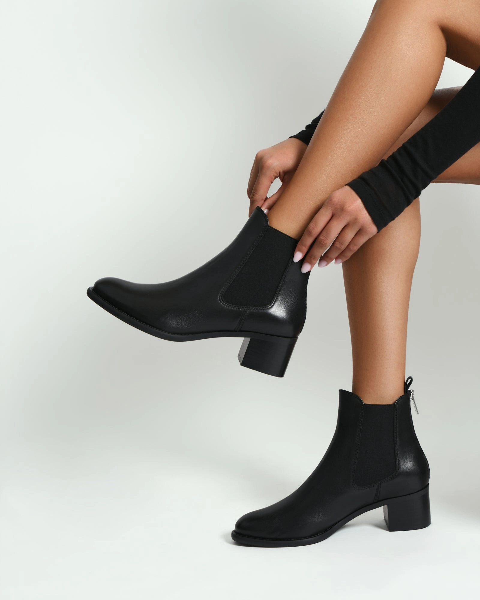 Laid-Back Luxe Lucas Mid Ankle Boots Black Leather