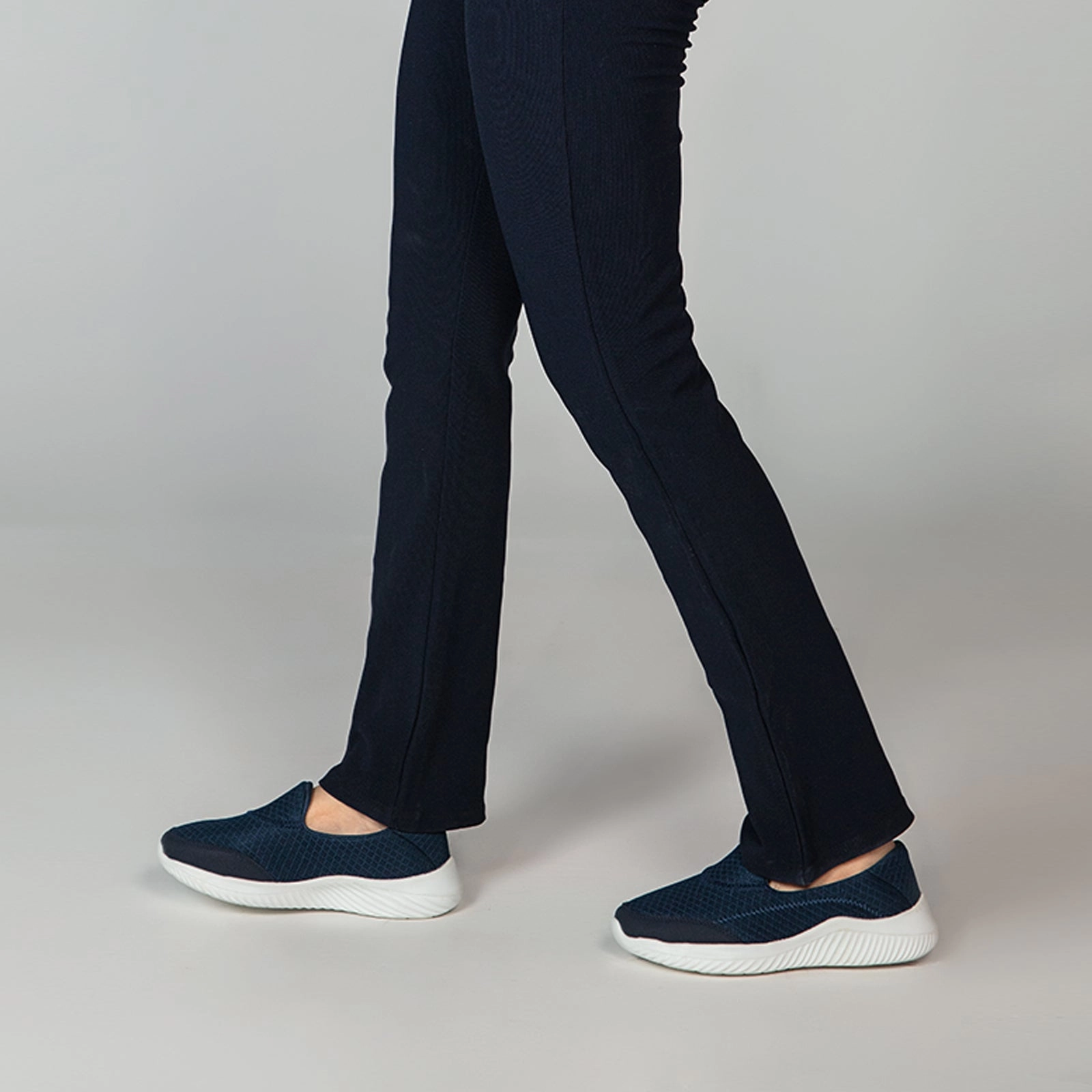 Design In Motion Women'S Lace-Free Kicks
