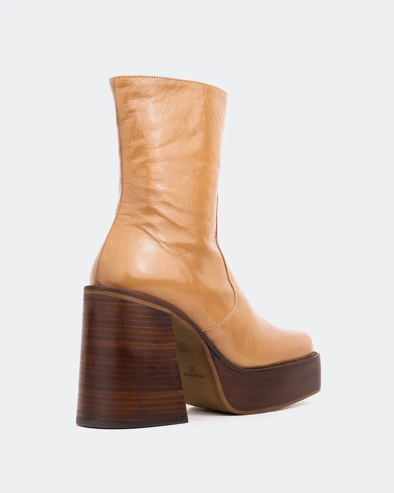 Precision Layers Confident Comfort Wicked Camel Leather
