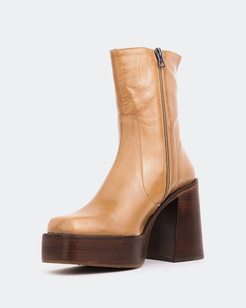 Designed To Flex Hybrid Aesthetic Wicked Camel Leather