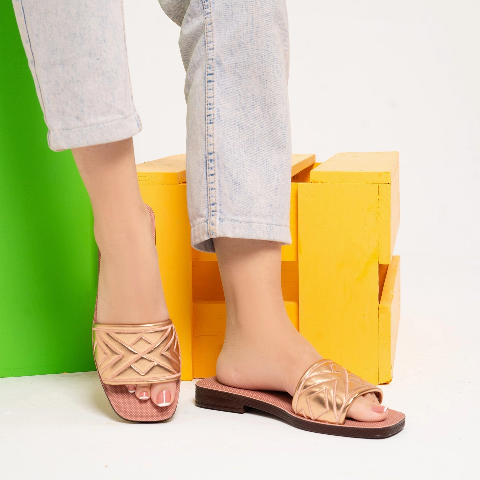 Go-To Gear Style Meets Tech Women Everyday Slipper