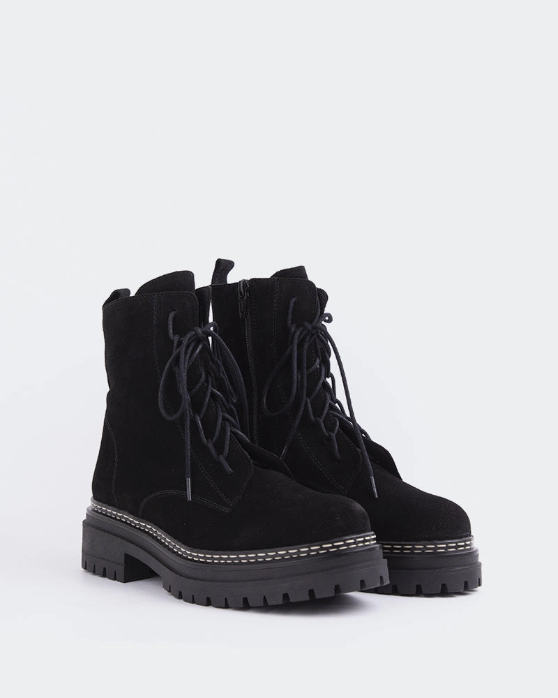 Woodbridge Black Suede Easy Essential