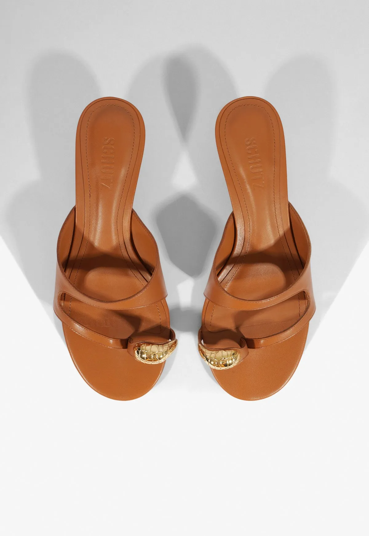 Elliote Leather Sandal Refined To Go