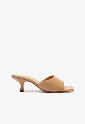 Dynamic Looks On-The-Go Style Dethalia Leather Sandal