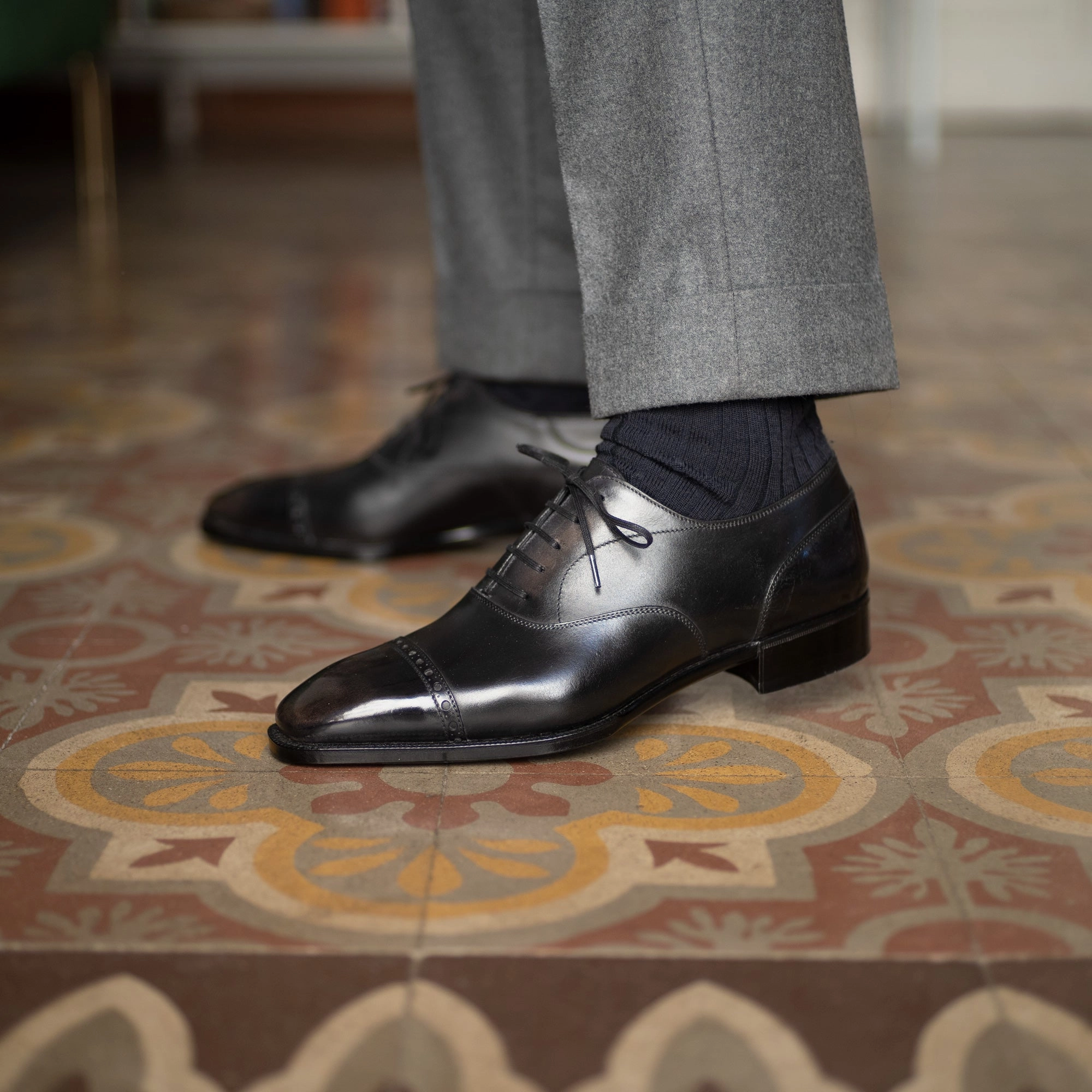 Mario Oxford Shoe (Handmade Beveled Waist) - Onyx & Grey Movement-Inspired