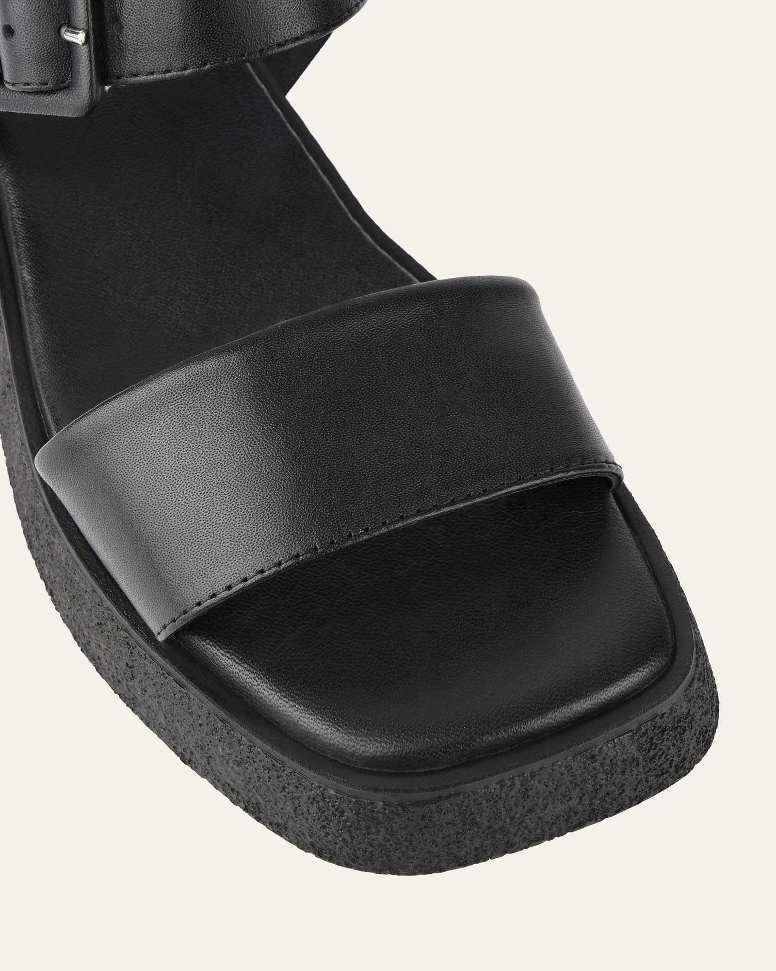 Constant Comfort Universal Outfit Zuri Flat Sandals Black Leather