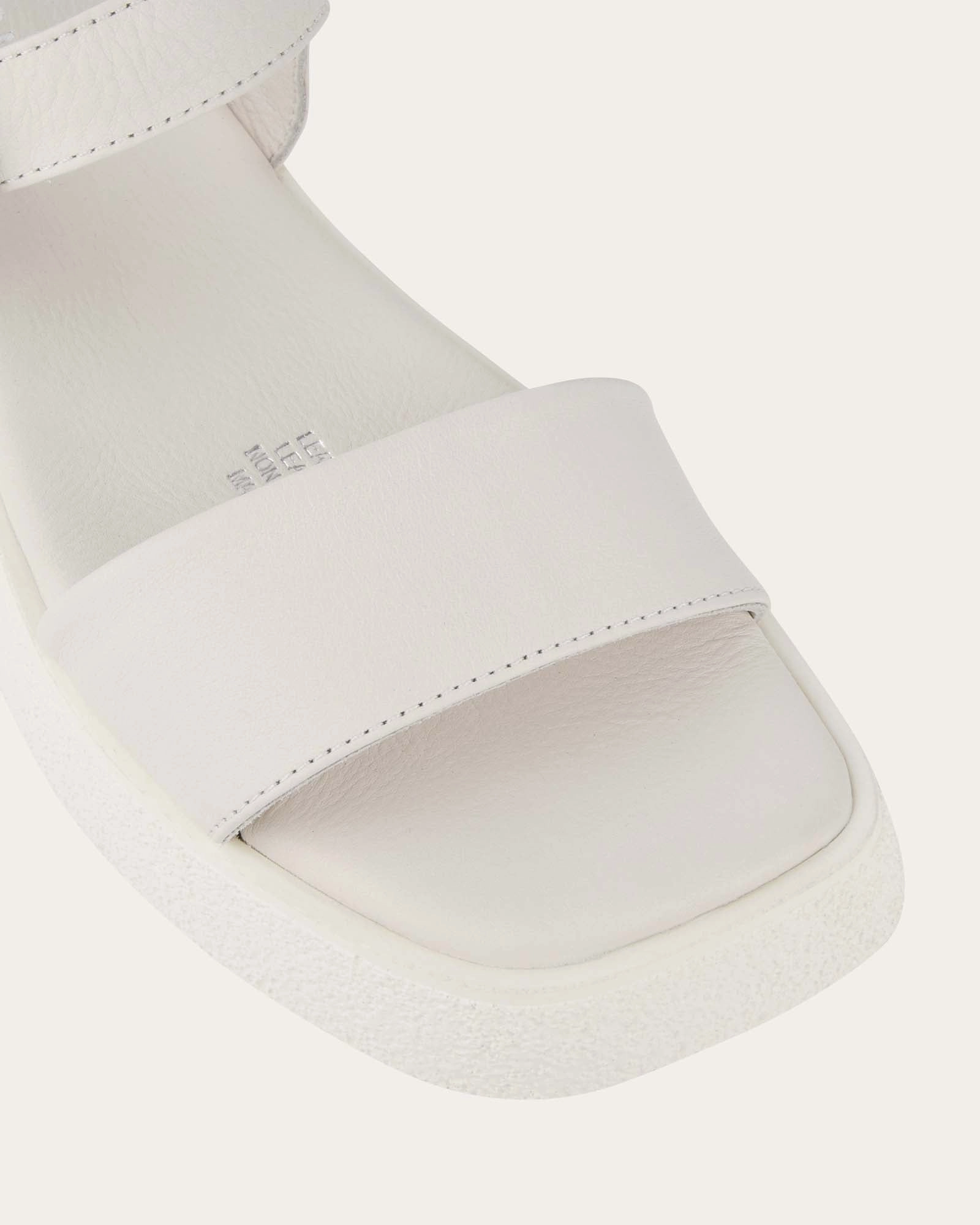 Easy Essential Refined To Go Zuri Flat Sandals White Leather